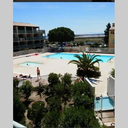 Avec Jardin Apartment